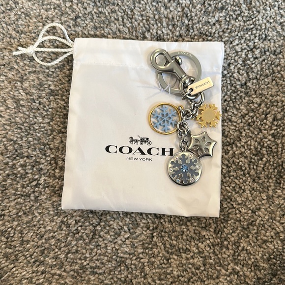 Coach snowflake bag charm never used, dust bag included - Picture 1 of 3